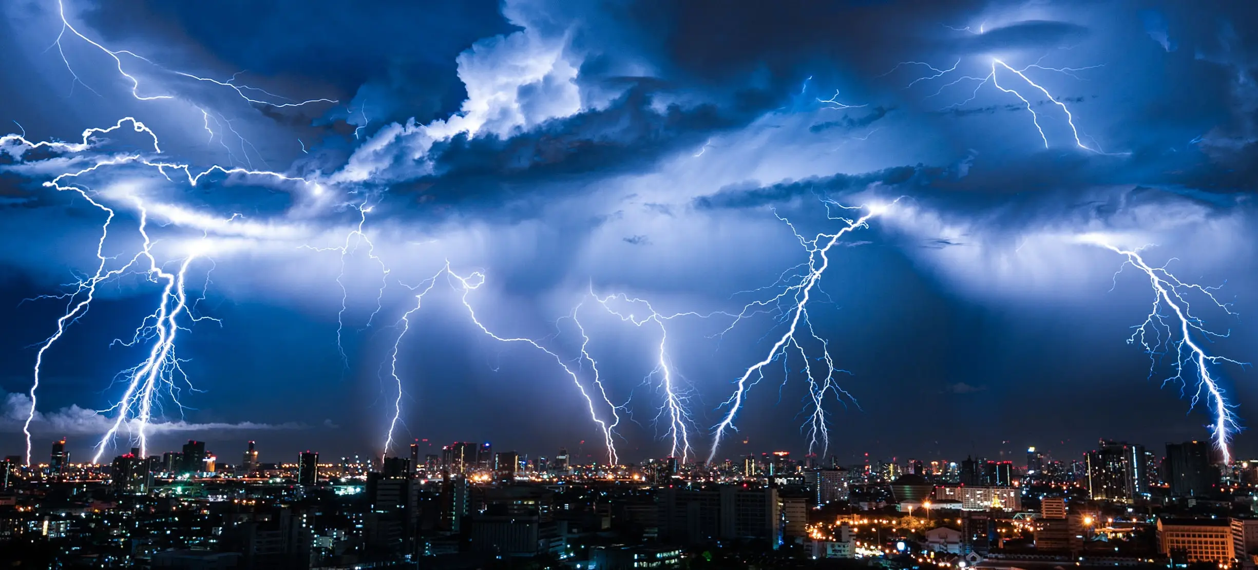 Surge protection in low-voltage indoor installations