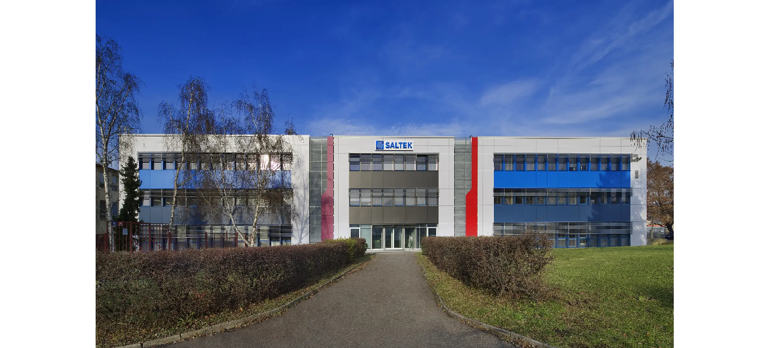 Das offizielle Photo des Hauptgebäudes von SALTEK